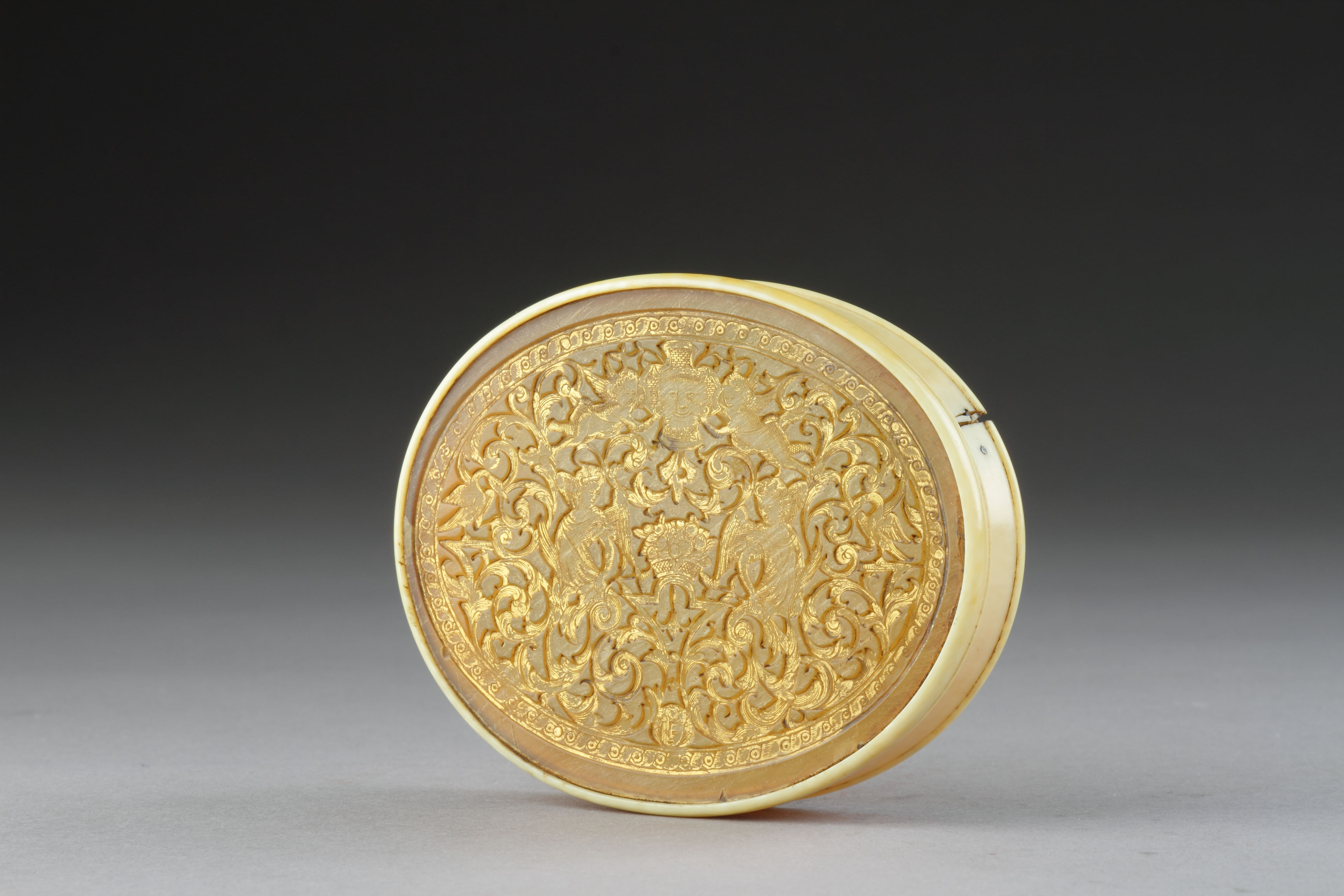 Early English Gilded Horn Pocket Snuff Box